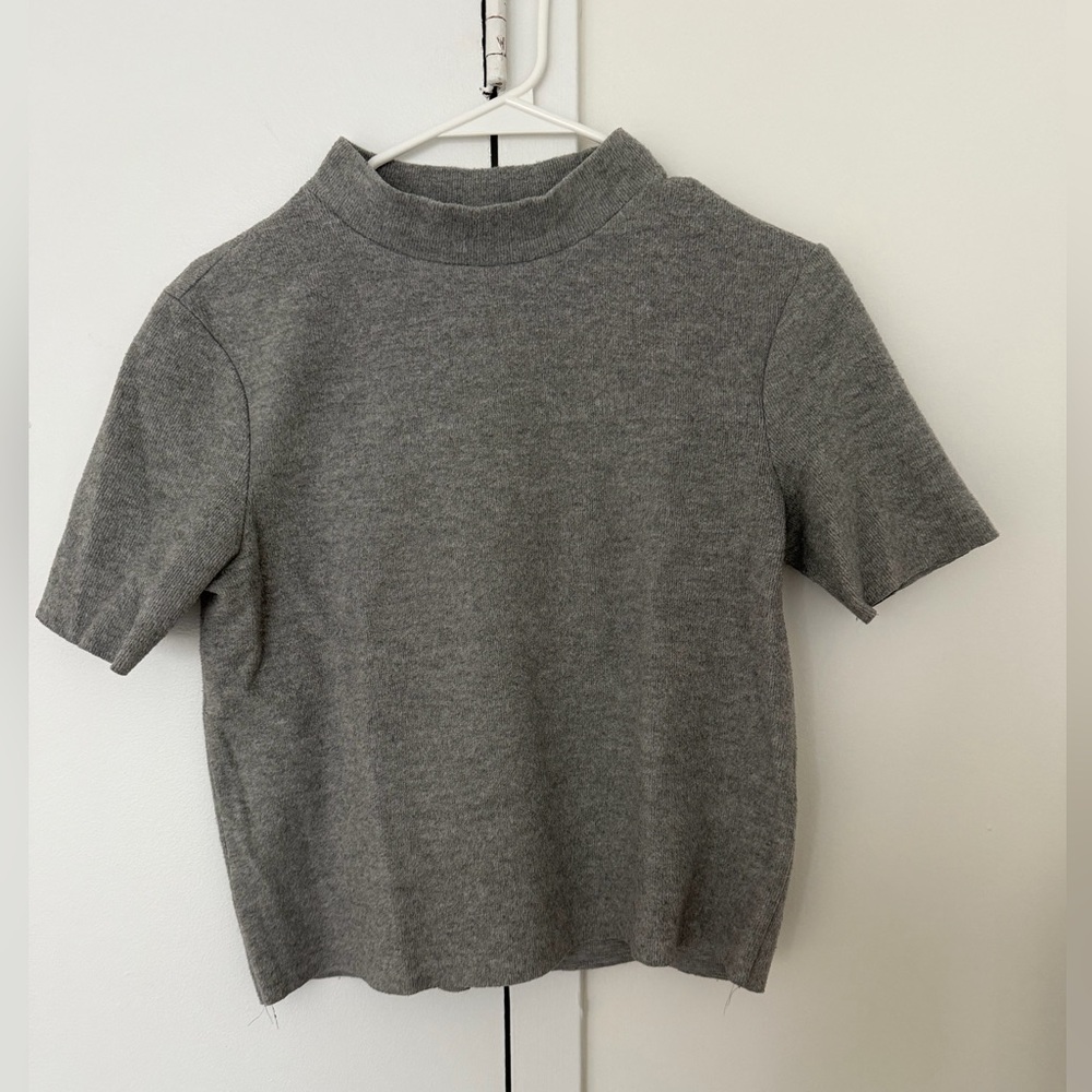 Zara Gray Short Sleeve Mock Neck Sweater Tee